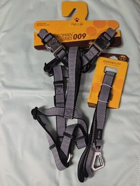 Pet Life Dog Harness and Leash Set - Black and White